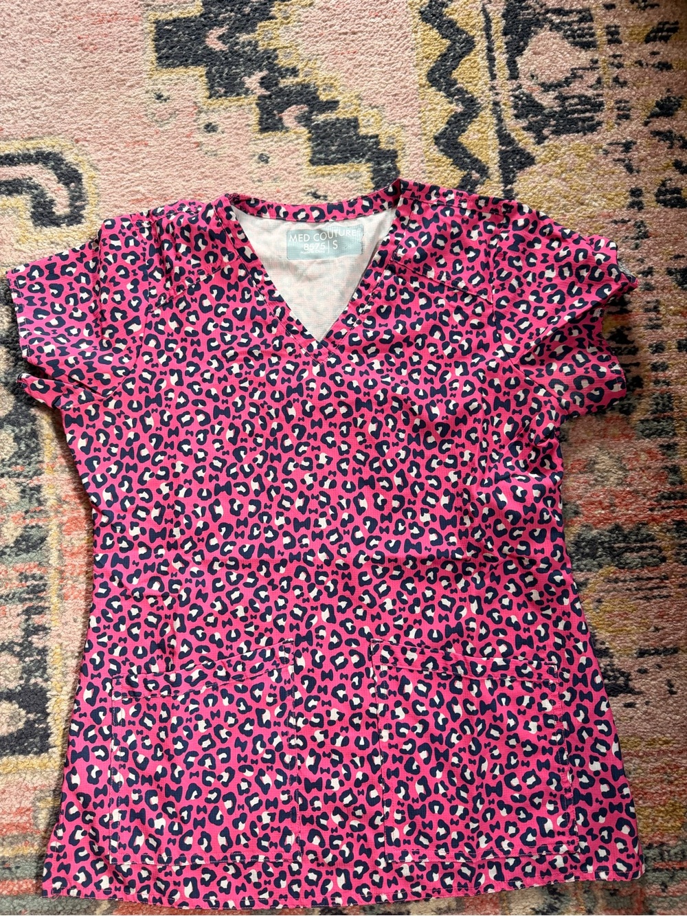 Med Couture Hot Pink Leopard Print V-Neck Short Sleeve Top